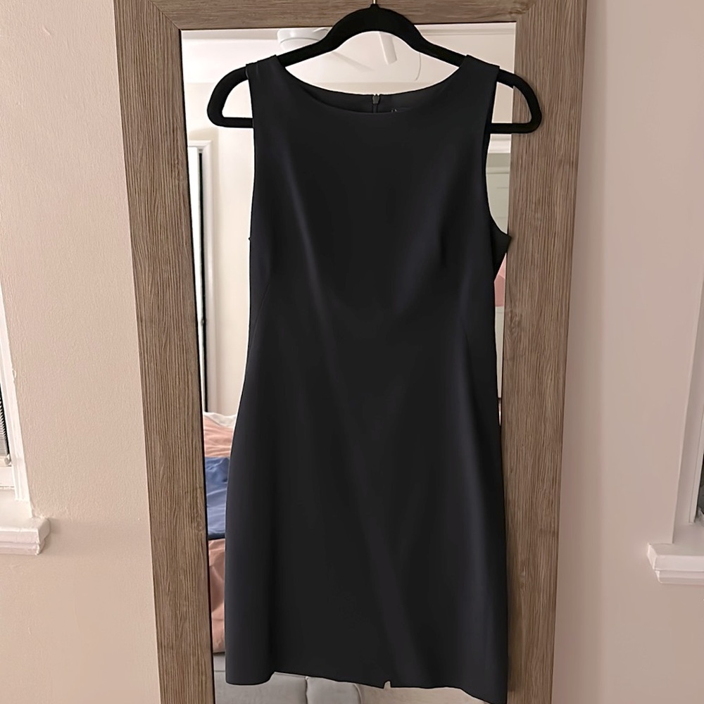 Theory Women’s Sleeveless Fitted Dress Suit